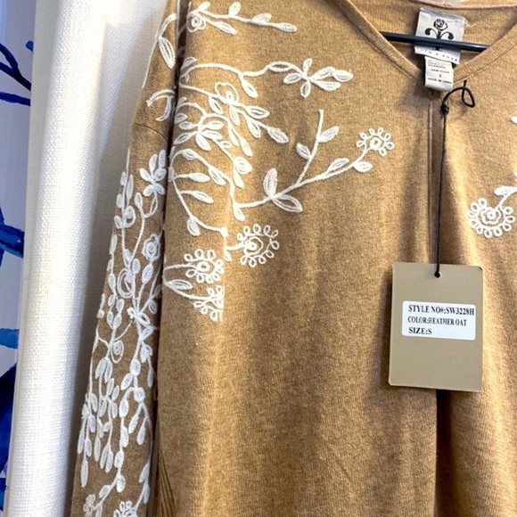 NWT RAIN + ROSE Brown Beige IVORY EMBROIDERED Polyester & Angora Sweater Sz S - Picture 5 of 8